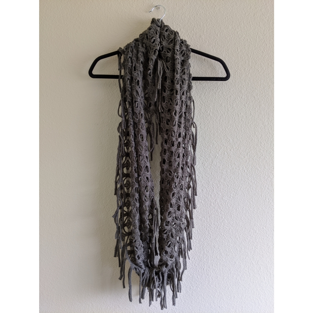 NEW Tilly's Gray Circle Scarf - Picture 2 of 4